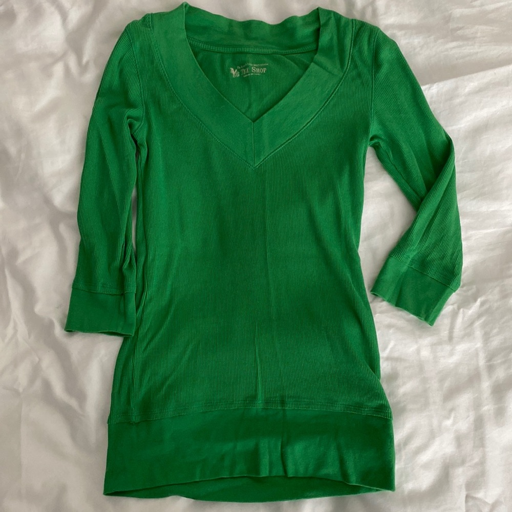 Victorias Secret VS Tee Shop green quarter sleeve ribbed V neck